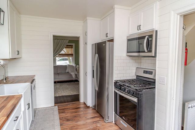 420 Oakhurst Avenue, Kalamazoo, MI 49001