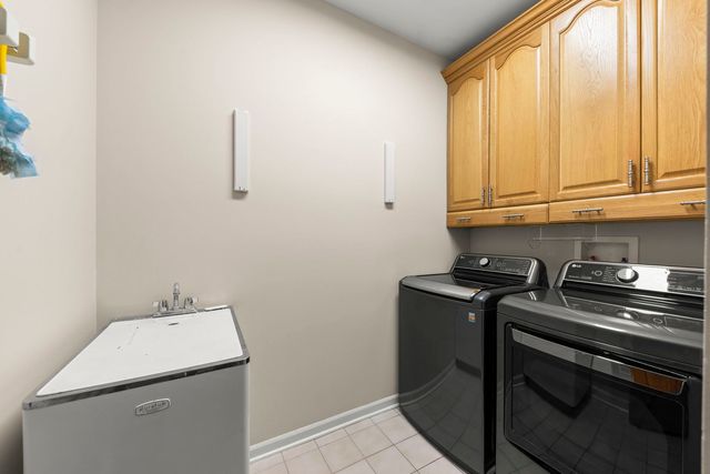 26W172 Klein Creek Drive, Winfield, IL 60190