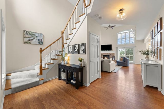 26W172 Klein Creek Drive, Winfield, IL 60190