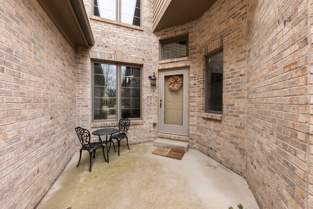 26W172 Klein Creek Drive, Winfield, IL 60190