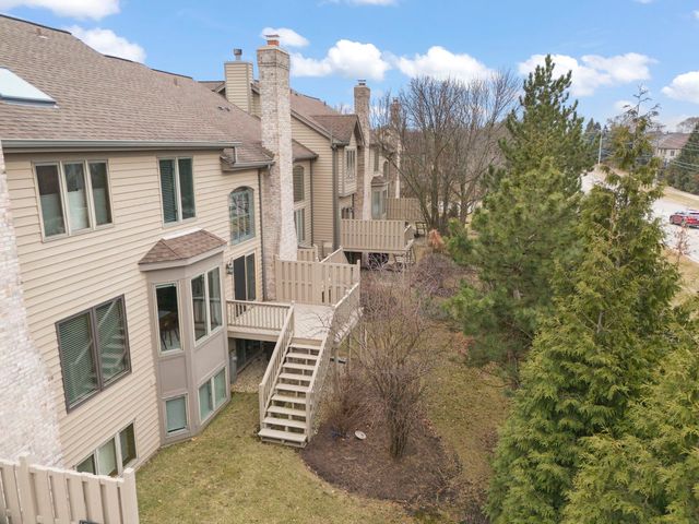 26W172 Klein Creek Drive, Winfield, IL 60190