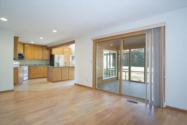 3237 County Road AB, Mcfarland, WI 53558