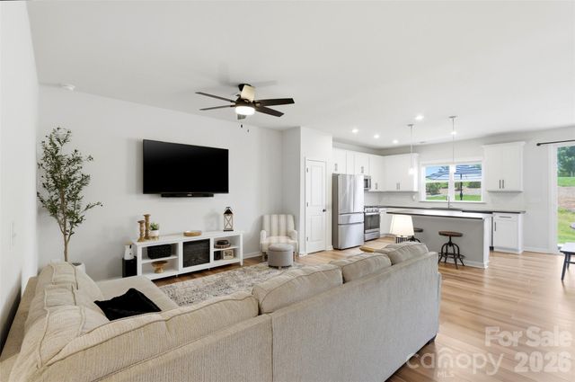 2037 Howell Creek Way, Charlotte, NC 28215