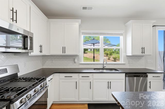 2037 Howell Creek Way, Charlotte, NC 28215