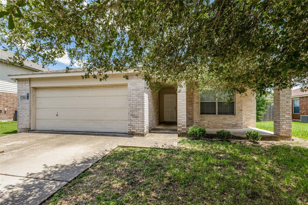 1514 Paint Brush DR, Lockhart, TX 78644