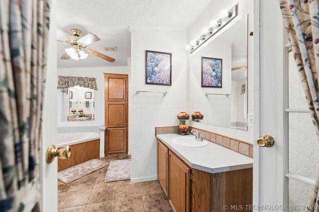 2128 E 4675, Pryor, OK 74361