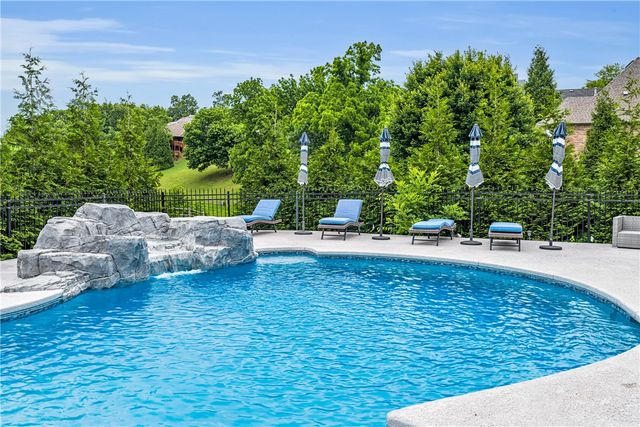 6303 W Valley View Road, Rogers, AR 72758