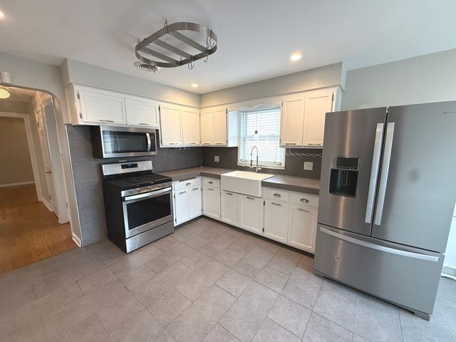 10348 S Rhodes Avenue, Chicago, IL 60628