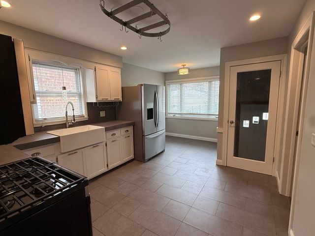 10348 S Rhodes Avenue, Chicago, IL 60628