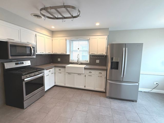 10348 S Rhodes Avenue, Chicago, IL 60628