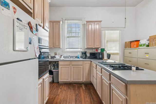 1032 W Woodlawn, San Antonio, TX 78201