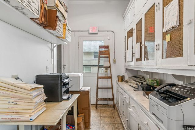 1032 W Woodlawn, San Antonio, TX 78201