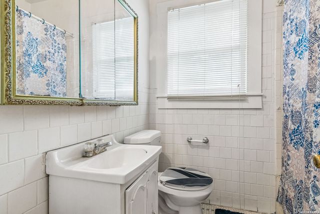 1032 W Woodlawn, San Antonio, TX 78201