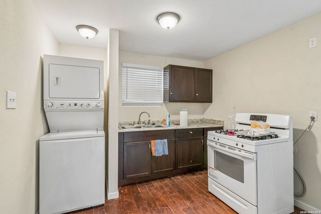 1032 W Woodlawn, San Antonio, TX 78201