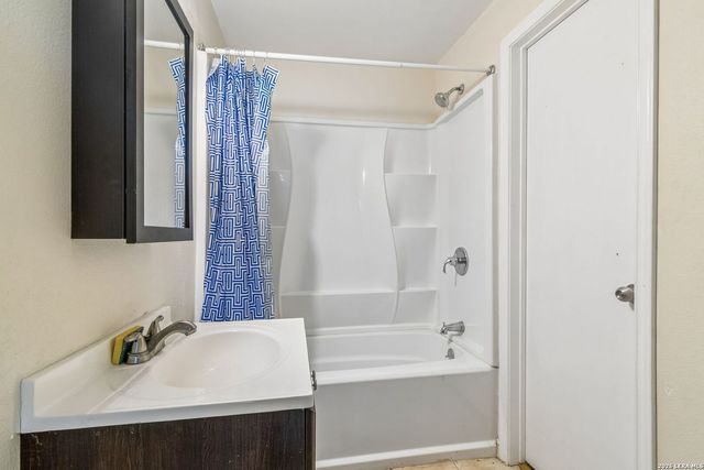 1032 W Woodlawn, San Antonio, TX 78201