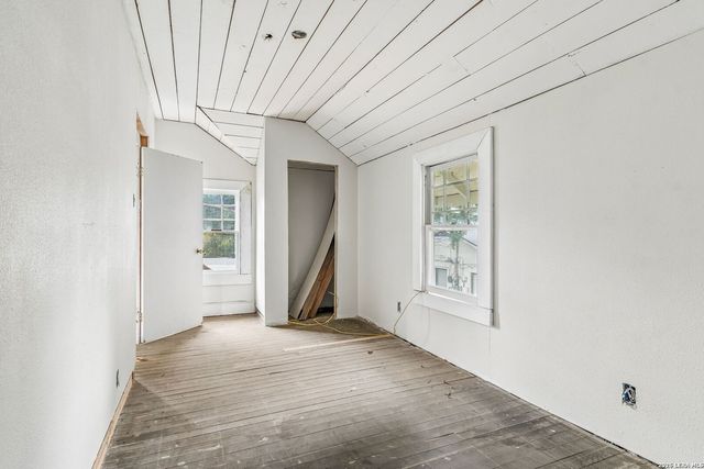 1032 W Woodlawn, San Antonio, TX 78201
