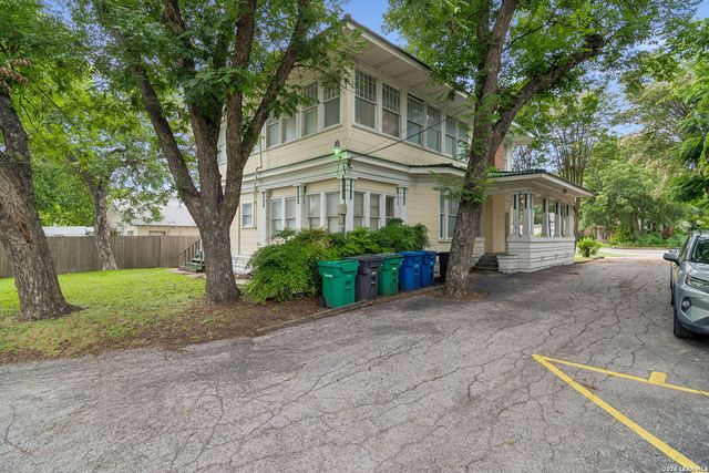 1032 W Woodlawn, San Antonio, TX 78201