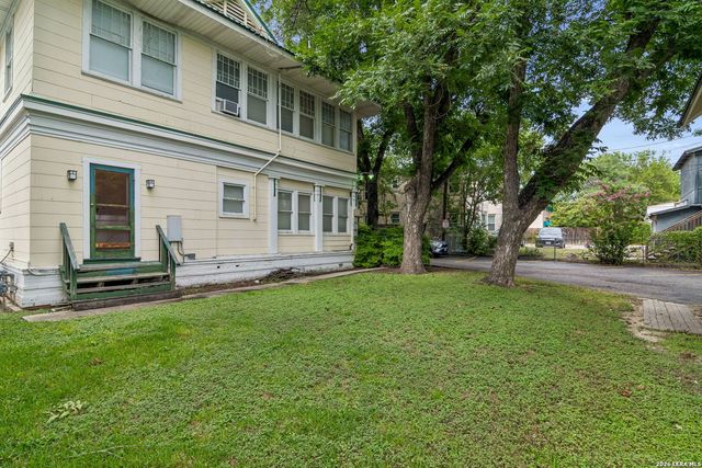 1032 W Woodlawn, San Antonio, TX 78201