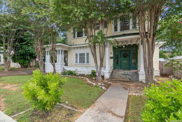 1032 W Woodlawn, San Antonio, TX 78201