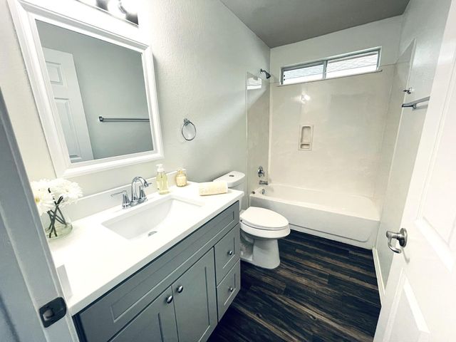 5216 English Glade DR, Austin, TX 78724