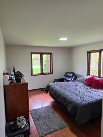 4422 Center Avenue, Lisle, IL 60532