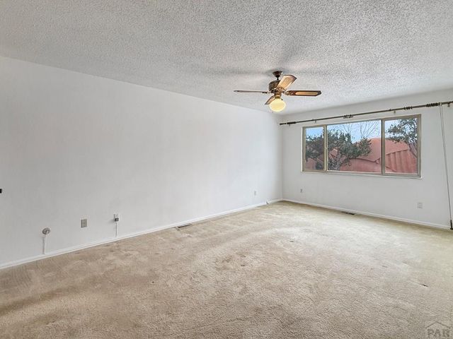 52 Villa Dr, Pueblo, CO 81001