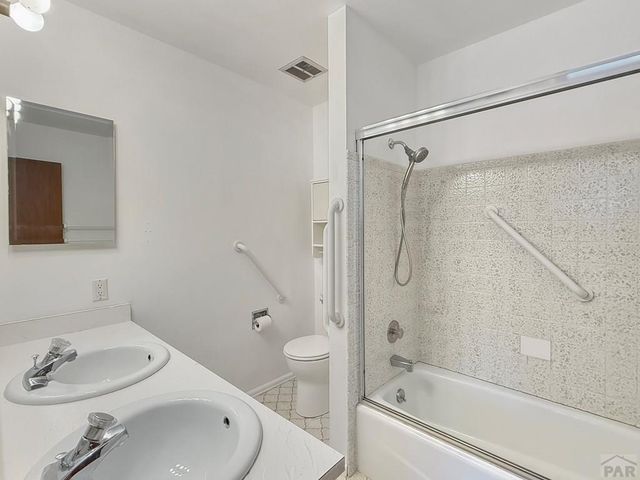 52 Villa Dr, Pueblo, CO 81001