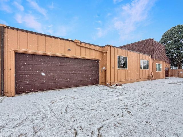 52 Villa Dr, Pueblo, CO 81001