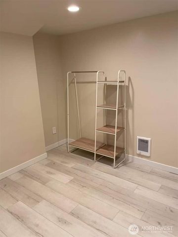 1606 Lakeview Boulevard E, Seattle, WA 98102