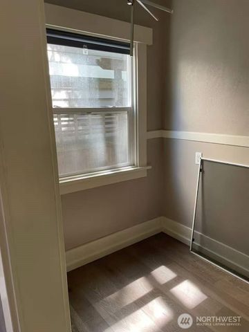 1606 Lakeview Boulevard E, Seattle, WA 98102