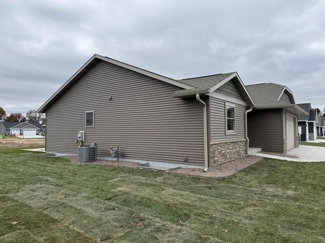 1918 Arches DRIVE, Holmen, WI 54636