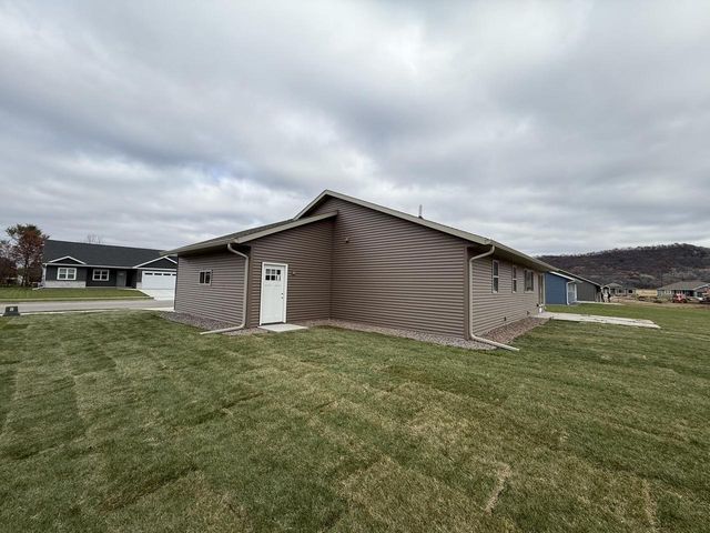 1918 Arches DRIVE, Holmen, WI 54636