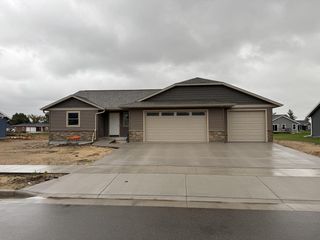 1918 Arches DRIVE, Holmen, WI 54636