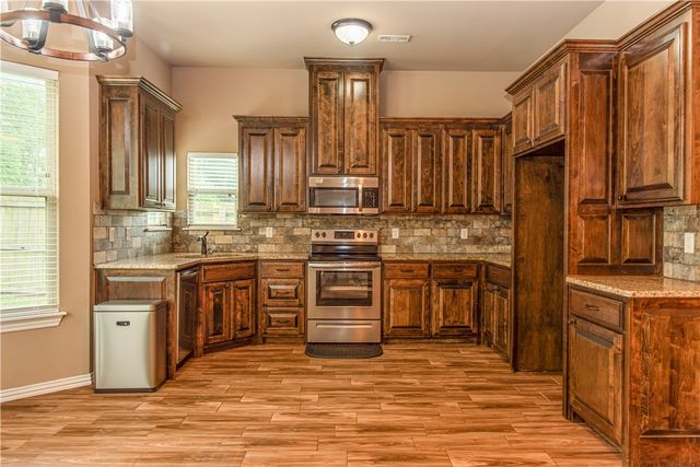 3175 Chelsey Lane, Springdale, AR 72764