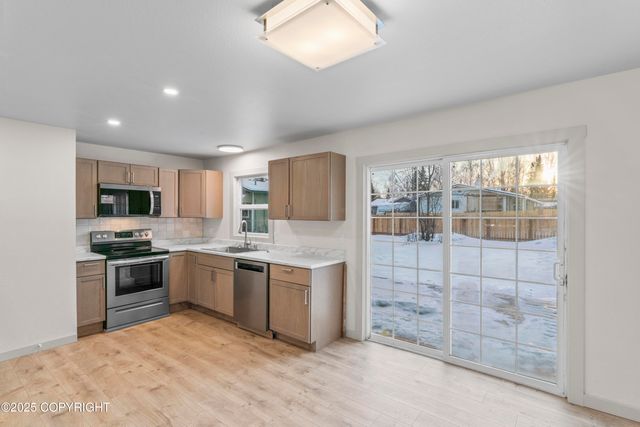 634 Fischer Avenue, Anchorage, AK 99518