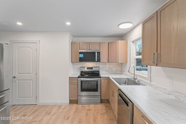 634 Fischer Avenue, Anchorage, AK 99518