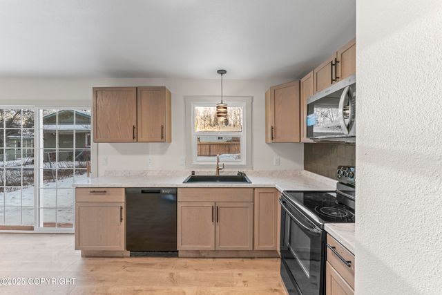 634 Fischer Avenue, Anchorage, AK 99518