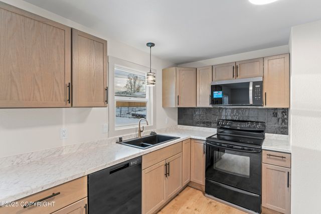 634 Fischer Avenue, Anchorage, AK 99518