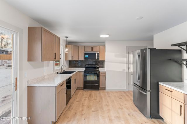 634 Fischer Avenue, Anchorage, AK 99518