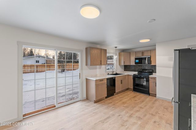 634 Fischer Avenue, Anchorage, AK 99518