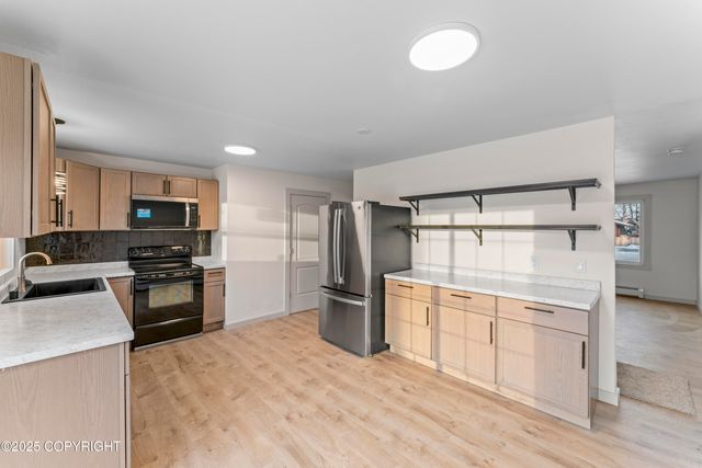 634 Fischer Avenue, Anchorage, AK 99518