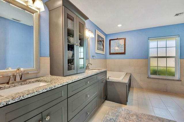 556 SILK OAK DRIVE, Venice, FL 34293