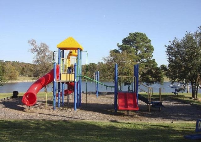 7041 Kingston Cove Ln 255, Willis, TX 77318