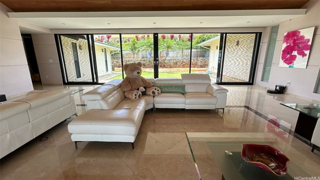 28 Moloaa Street, Honolulu, HI 96825