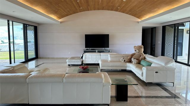 28 Moloaa Street, Honolulu, HI 96825