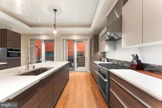 152 VINE ST, Philadelphia, PA 19106