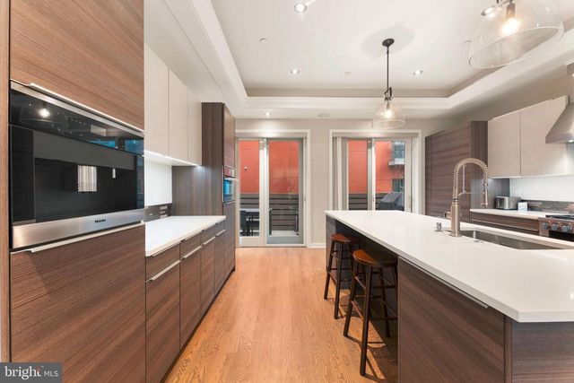 152 VINE ST, Philadelphia, PA 19106