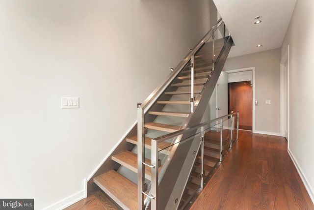 152 VINE ST, Philadelphia, PA 19106