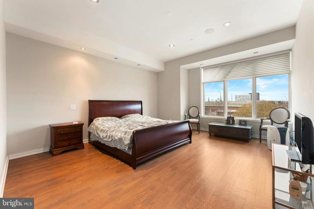 152 VINE ST, Philadelphia, PA 19106