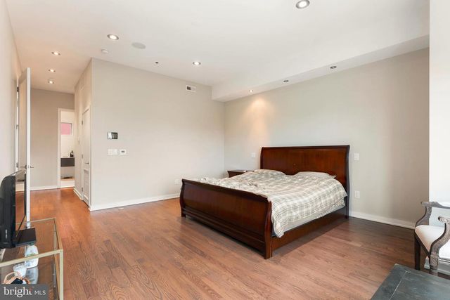 152 VINE ST, Philadelphia, PA 19106